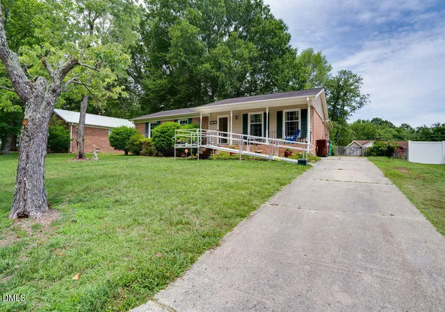 3rd image of 1912 Middlewood Ct, High Point, NC 27265 | MLS# 10179311