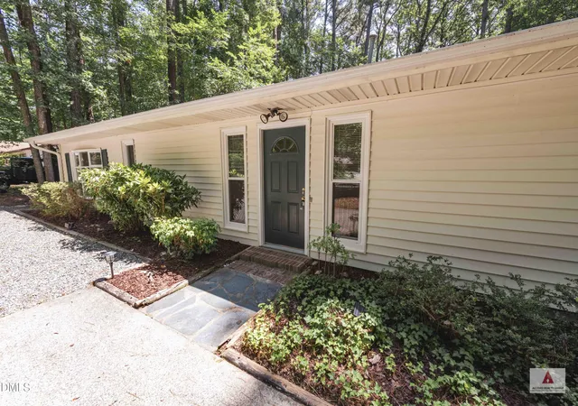 Photo 2 of Single family home for sale at 4 Winterberry Way, Chapel Hill, NC 27516 | MLS# 10180322 | Listing updated on 2026-09-11