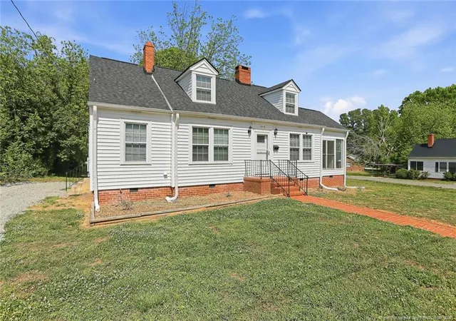Photo 3 of Single family home for sale at 315 S 3rd Avenue, Siler City, NC 27344 | MLS# 765753 | Listing updated on 2026-09-04