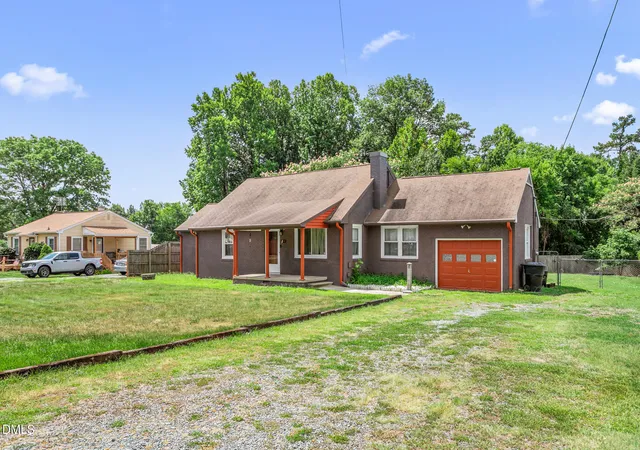 Photo 2 of Single family home for sale at 2442 Hoskins Rd, Burlington, NC 27215 | MLS# 10179397 | Listing updated on 2026-09-12