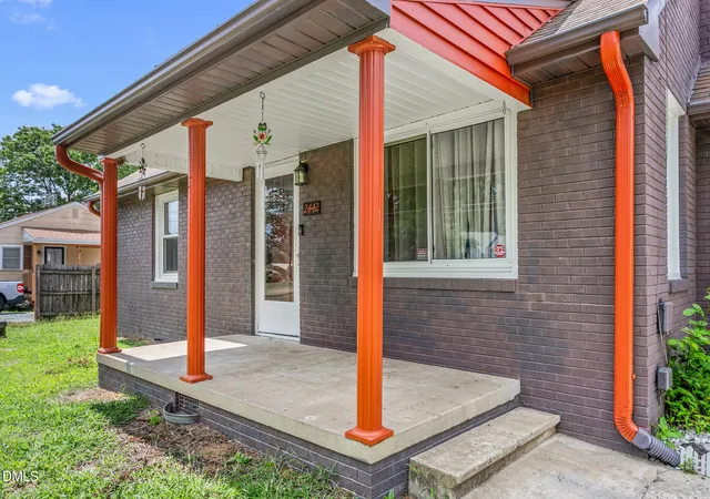 Photo 4 of Single family home for sale at 2442 Hoskins Rd, Burlington, NC 27215 | MLS# 10179397 | Listing updated on 2026-09-12