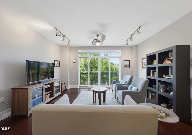4th image of 444 S Blount St, Raleigh, NC 27601
