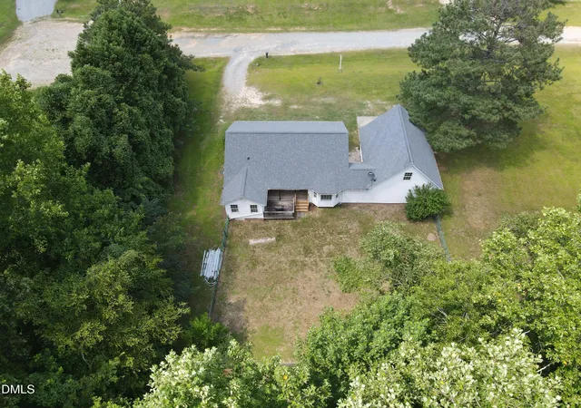 Photo 3 of Single family home for sale at 105 Bryant Dr, Smithfield, NC 27577 | MLS# 10179623 | Listing updated on 2026-09-09