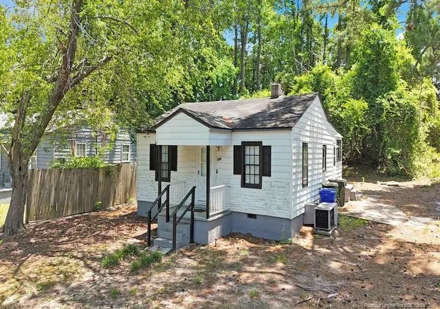 Photo 3 of Single family home for sale at 709 Lakeland St, Fayetteville, NC 28301 | MLS# 765779 | Listing updated on 2026-07-18
