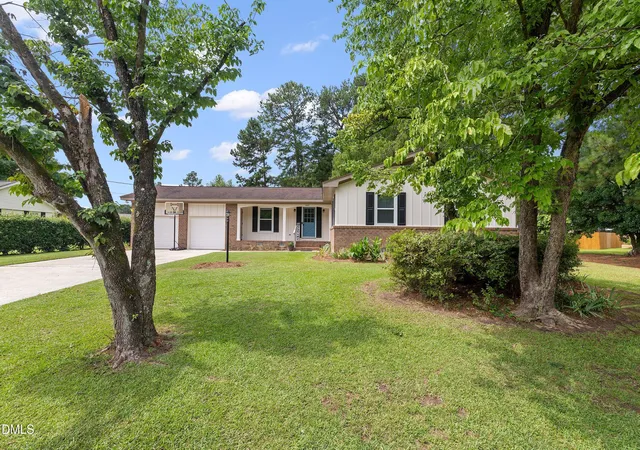 Photo 3 of Single family home for sale at 1002 E Maplewood Dr, Benson, NC 27504 | MLS# 10179540 | Listing updated on 2026-09-10