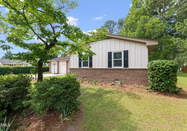 Photo 4 of Single family home for sale at 1002 E Maplewood Dr, Benson, NC 27504 | MLS# 10179540 | Listing updated on 2026-09-10