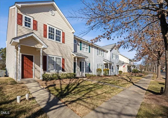 31st image of 317 Commons Dr, Holly Springs, NC 27540 | MLS# 10182673