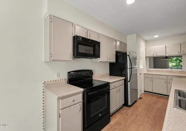 Photo 4 of Townhouse for sale at 206 Ridge Trl, Chapel Hill, NC 27516 | MLS# 10179866 | Listing updated on 2026-07-18