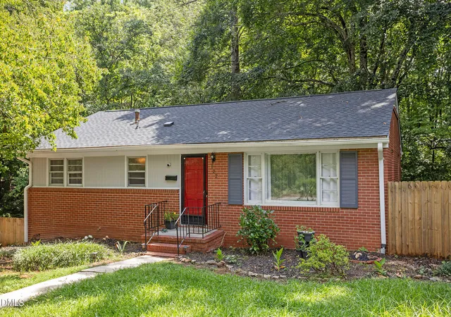 Photo 1 of Single family home for sale at 122 Taylor St, Chapel Hill, NC 27514 | MLS# 10179703 | Listing updated on 2026-09-06