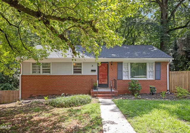 Photo 3 of Single family home for sale at 122 Taylor St, Chapel Hill, NC 27514 | MLS# 10179703 | Listing updated on 2026-09-06