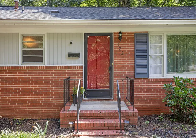 Photo 4 of Single family home for sale at 122 Taylor St, Chapel Hill, NC 27514 | MLS# 10179703 | Listing updated on 2026-09-06