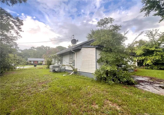 Photo 4 of Single family home for sale at 309 N Farmers Rd, Fayetteville, NC 28311 | MLS# 765828 | Listing updated on 2026-09-01