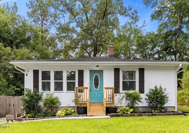 Photo 2 of Single family home for sale at 1014 E Club Blvd, Durham, NC 27704 | MLS# 10180558 | Listing updated on 2026-10-08