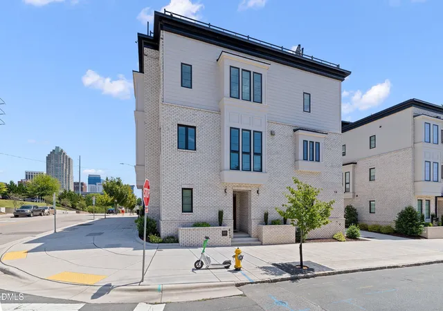 3rd image of 413 W Lenoir St, Raleigh, NC 27601 | MLS# 10187470