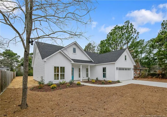 3rd image of 5824 Fairway Dr, Hope Mills, NC 28348 | MLS# 765814