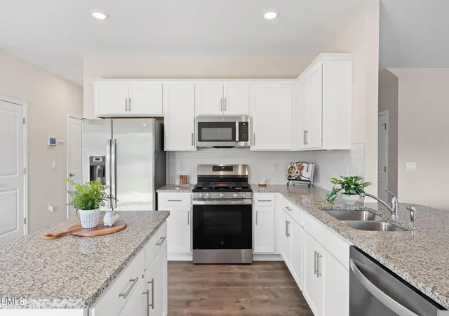 Photo 4 of Single family home for sale at 420 Red Cedar Way, Fuquay Varina, NC 27526 | MLS# 10180363 | Listing updated on 2026-09-23