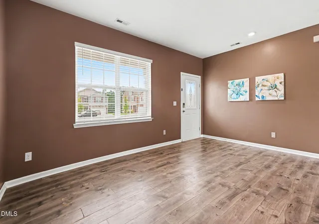 Photo 4 of Single family home for sale at 480 N Great White Way, Clayton, NC 27527 | MLS# 10180072 | Listing updated on 2026-09-11