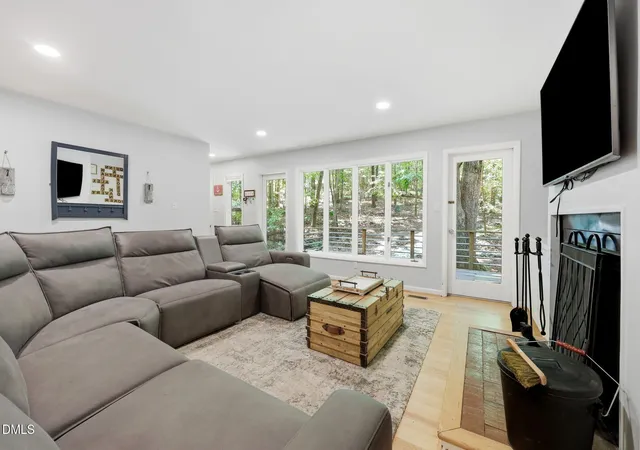 Photo 4 of Single family home for sale at 3513 Travis Ct, Chapel Hill, NC 27516 | MLS# 10180816 | Listing updated on 2026-07-19