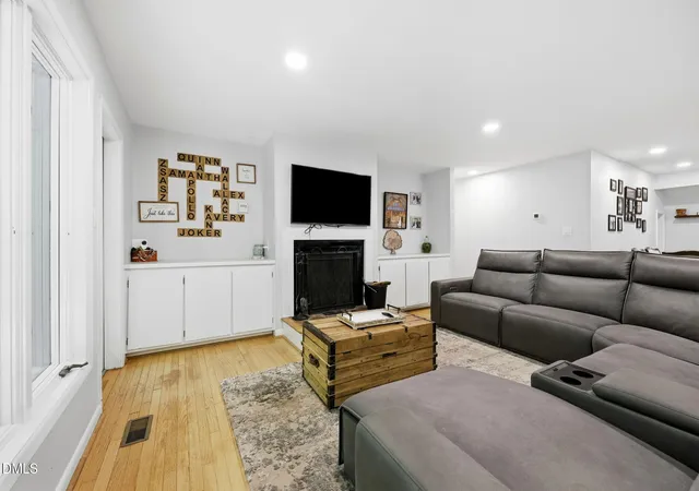 Photo 5 of Single family home for sale at 3513 Travis Ct, Chapel Hill, NC 27516 | MLS# 10180816 | Listing updated on 2026-07-19