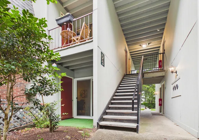 2nd image of 108 Ephesus Church Rd #414, Chapel Hill, NC 27517 | MLS# 10180077