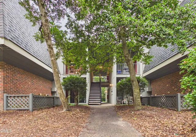 2nd image of 108 Ephesus Church Rd, Chapel Hill, NC 27517