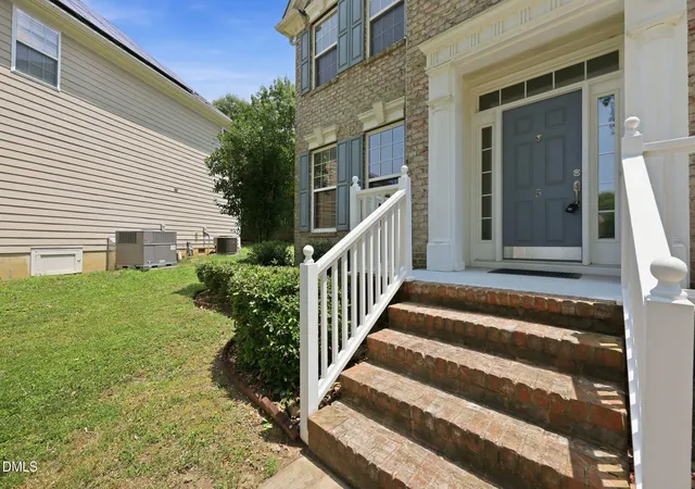 Photo 4 of Single family home for sale at 5 Bobcat Ct, Durham, NC 27713 | MLS# 10180604 | Listing updated on 2026-08-24