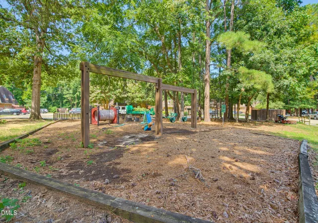 Listing Photo 2 - Condo for sale in building located at 386 Summerwalk Cir, Chapel Hill, NC 27517 - Unit #386