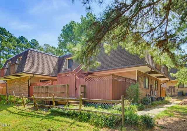 Listing Photo 3 - Condo for sale in building located at 386 Summerwalk Cir, Chapel Hill, NC 27517 - Unit #386