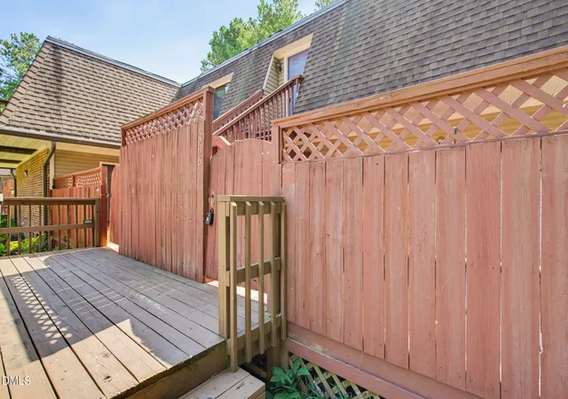 Listing Photo 4 - Condo for sale in building located at 386 Summerwalk Cir, Chapel Hill, NC 27517 - Unit #386