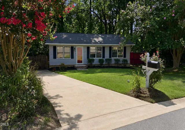 1st image of 909 Bryn Mawr Ct, Apex, NC 27502 | MLS# 10180894