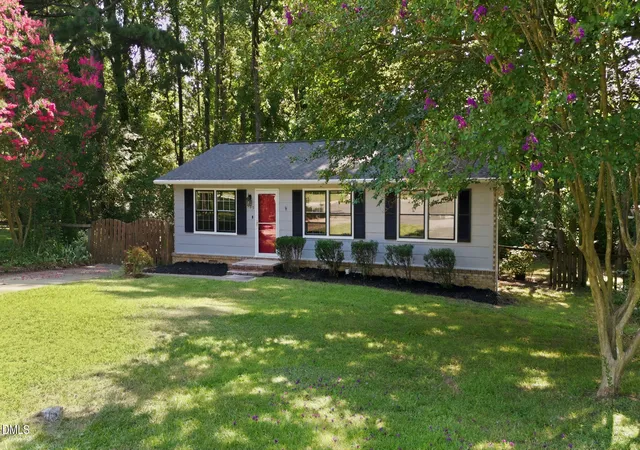 Photo 3 of Sale Pending at 909 Bryn Mawr Ct, Apex, NC 27502 | MLS# 10180894 | Listing updated on 2026-09-17
