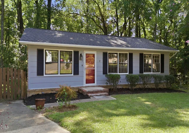 Photo 3 of Sale Pending at 909 Bryn Mawr Ct, Apex, NC 27502 | MLS# 10180894 | Listing updated on 2026-09-17