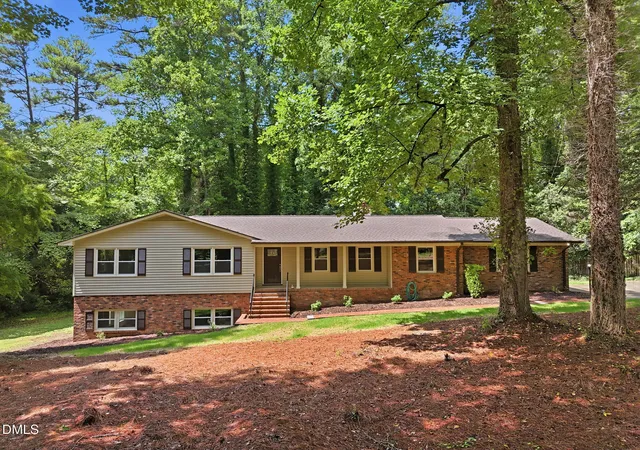 3rd image of 2912 Oxford Rd, Henderson, NC 27536 | MLS# 10183767