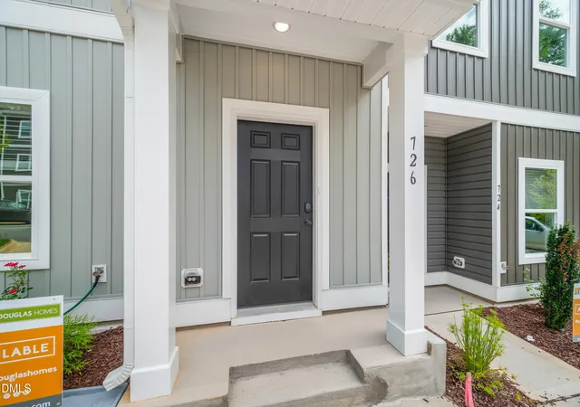 Photo 2 of Sale Pending at 726 Orchard Vista Cir, Raleigh, NC 27606 | MLS# 10179855 | Listing updated on 2026-08-29