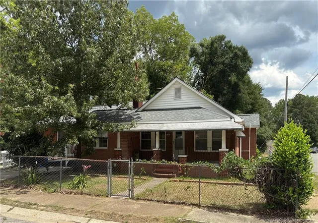 Photo 2 of Single family home for sale at 911 Henderson Ave, Fayetteville, NC 28301 | MLS# 765860 | Listing updated on 2026-09-16
