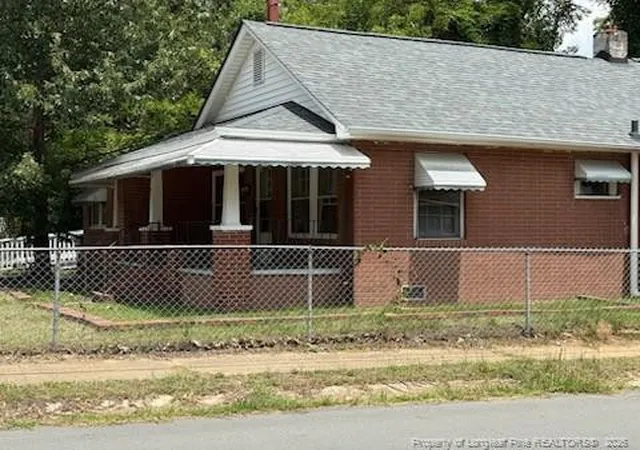 Photo 3 of Single family home for sale at 911 Henderson Ave, Fayetteville, NC 28301 | MLS# 765860 | Listing updated on 2026-09-16