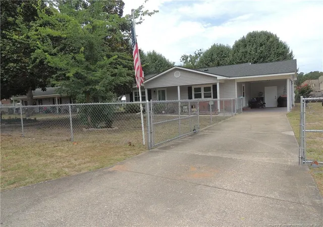 2nd image of 3831 Oak Haven Rd, Hope Mills, NC 28348 | MLS# 765869