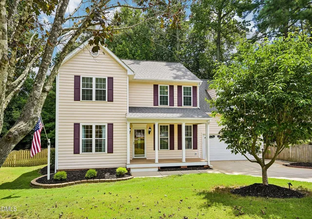 2nd image of 304 Arbor Creek Dr, Holly Springs, NC 27540 | MLS# 10187518