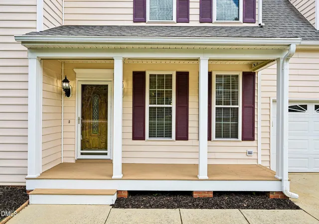 3rd image of 304 Arbor Creek Dr, Holly Springs, NC 27540 | MLS# 10187518
