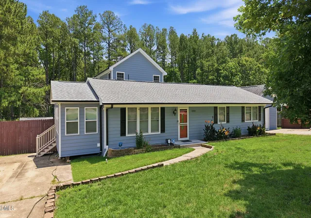 Photo 3 of Sale Pending at 2800 Davie Dr, Durham, NC 27704 | MLS# 10180611 | Listing updated on 2026-08-10