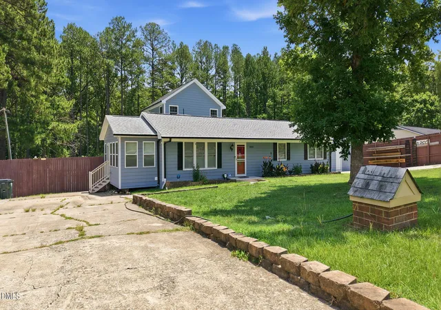 Photo 3 of Sale Pending at 2800 Davie Dr, Durham, NC 27704 | MLS# 10180611 | Listing updated on 2026-08-10