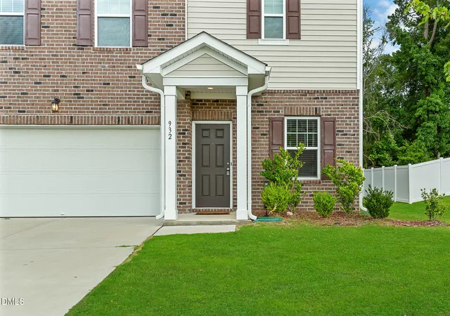 Photo 3 of Single family home for sale at 932 Berkeley Glen Rd, Zebulon, NC 27597 | MLS# 10180132 | Listing updated on 2026-08-24