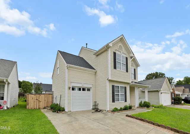 Photo 3 of Sale Pending at 4421 Whatley Ln, Raleigh, NC 27604 | MLS# 10180316 | Listing updated on 2026-08-31