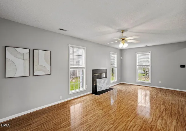 Photo 3 of Sale Pending at 6 Sugar Maple Ct, Durham, NC 27703 | MLS# 10182222 | Listing updated on 2026-09-19