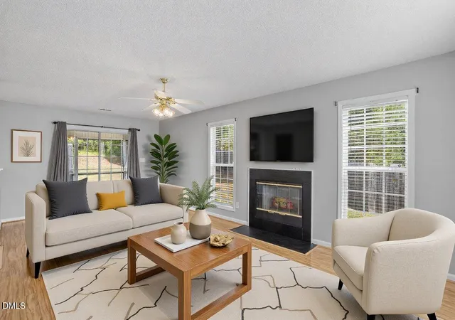Photo 4 of Sale Pending at 6 Sugar Maple Ct, Durham, NC 27703 | MLS# 10182222 | Listing updated on 2026-09-19