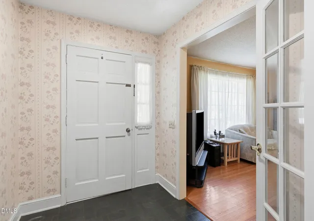 Photo 3 of Single family home for sale at 409 Oakridge Rd, Cary, NC 27511 | MLS# 10180552 | Listing updated on 2026-09-16
