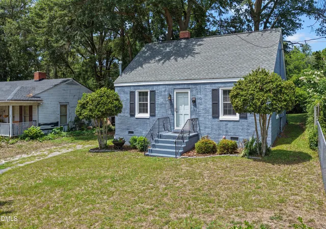 Photo 3 of Single family home for sale at 309 E Jones St, Fuquay Varina, NC 27526 | MLS# 10180685 | Listing updated on 2026-09-04