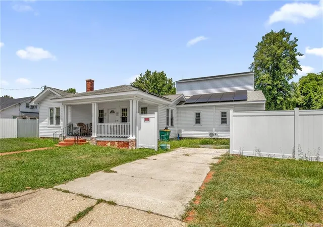 Photo 2 of Single family home for sale at 305 E 11th Street, Lumberton, NC 28358 | MLS# 765886 | Listing updated on 2026-07-23