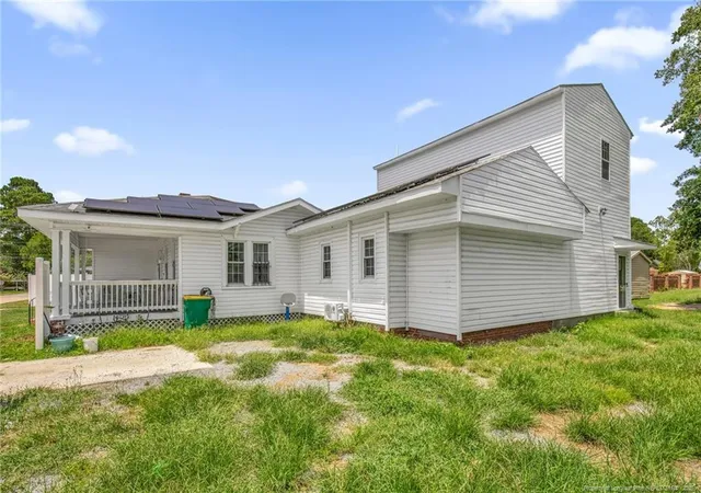 Photo 3 of Single family home for sale at 305 E 11th Street, Lumberton, NC 28358 | MLS# 765886 | Listing updated on 2026-07-23