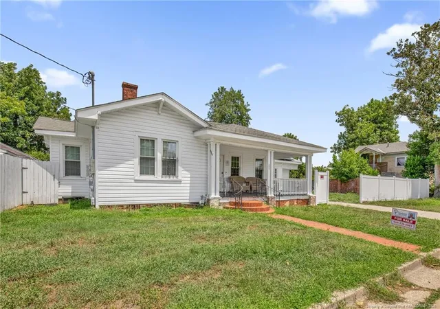 Photo 4 of Single family home for sale at 305 E 11th Street, Lumberton, NC 28358 | MLS# 765886 | Listing updated on 2026-07-23